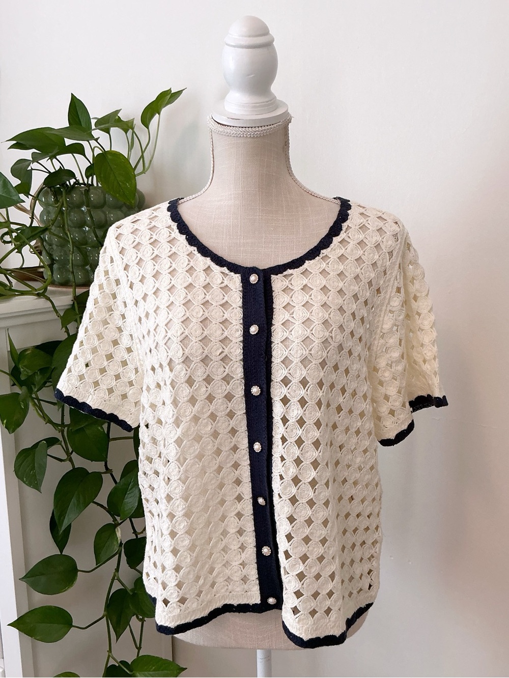 Ultra Pink | Cream Knit Short Sleeve Cardigan with Navy Trim size L NWT
